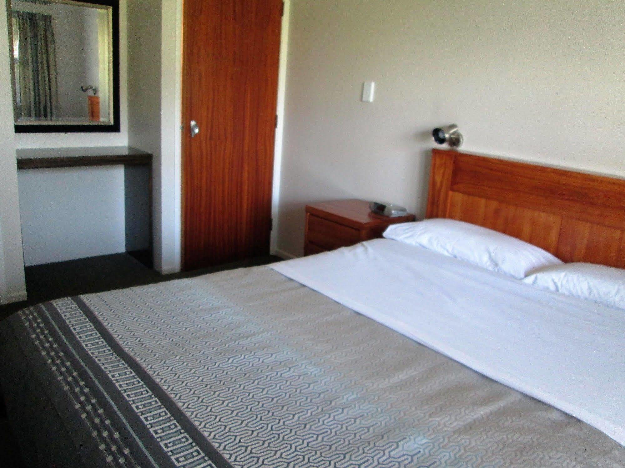 Colonial Motel ปาปาคูรา ภายนอก รูปภาพ