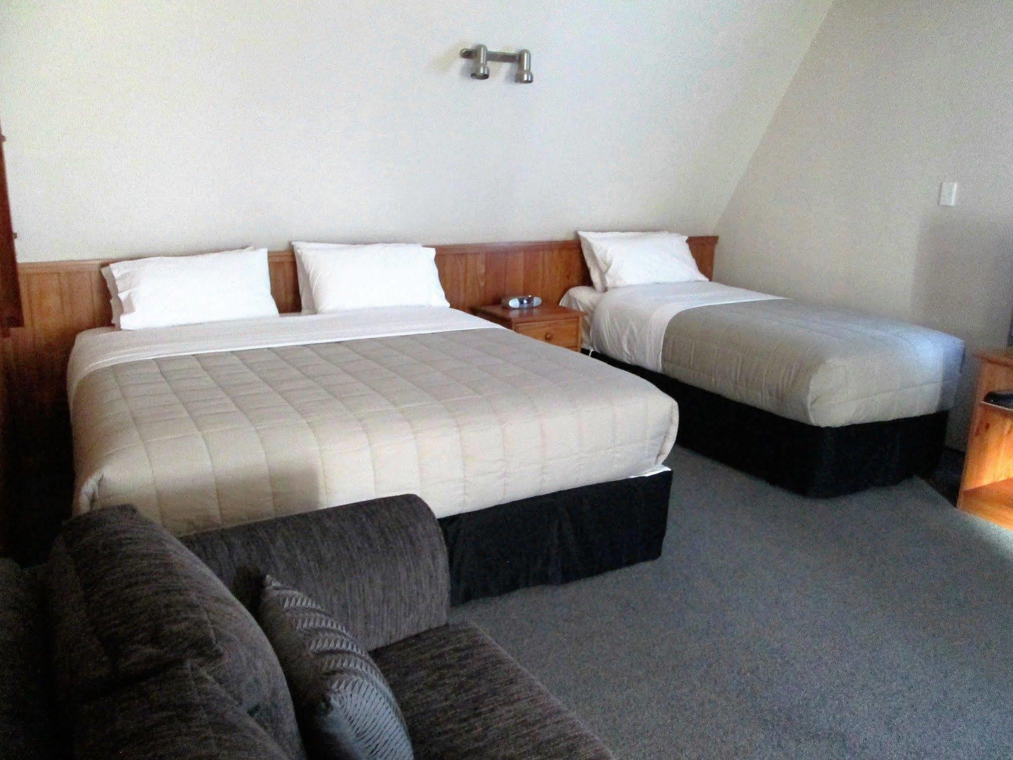Colonial Motel ปาปาคูรา ภายนอก รูปภาพ