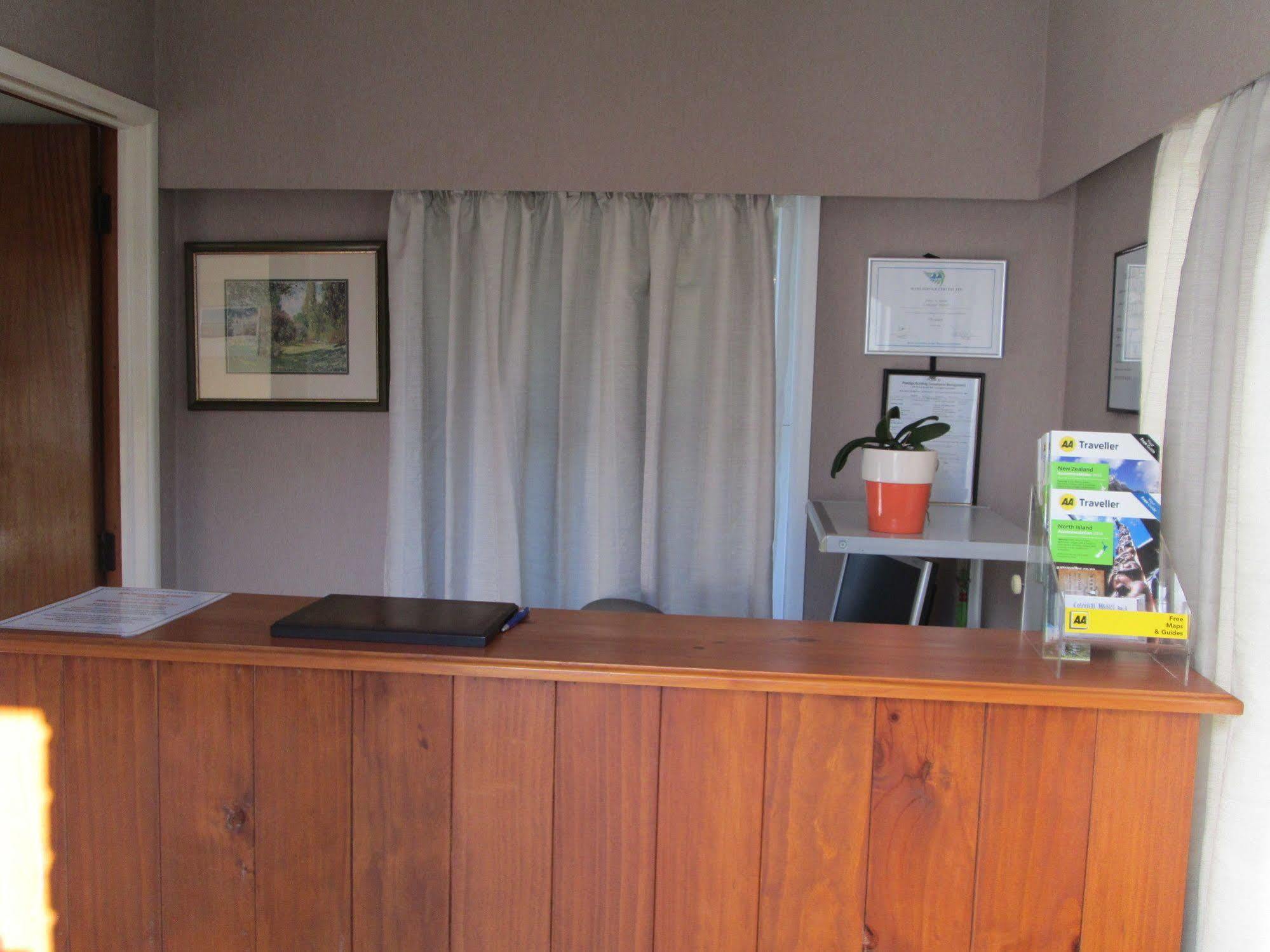 Colonial Motel ปาปาคูรา ภายนอก รูปภาพ