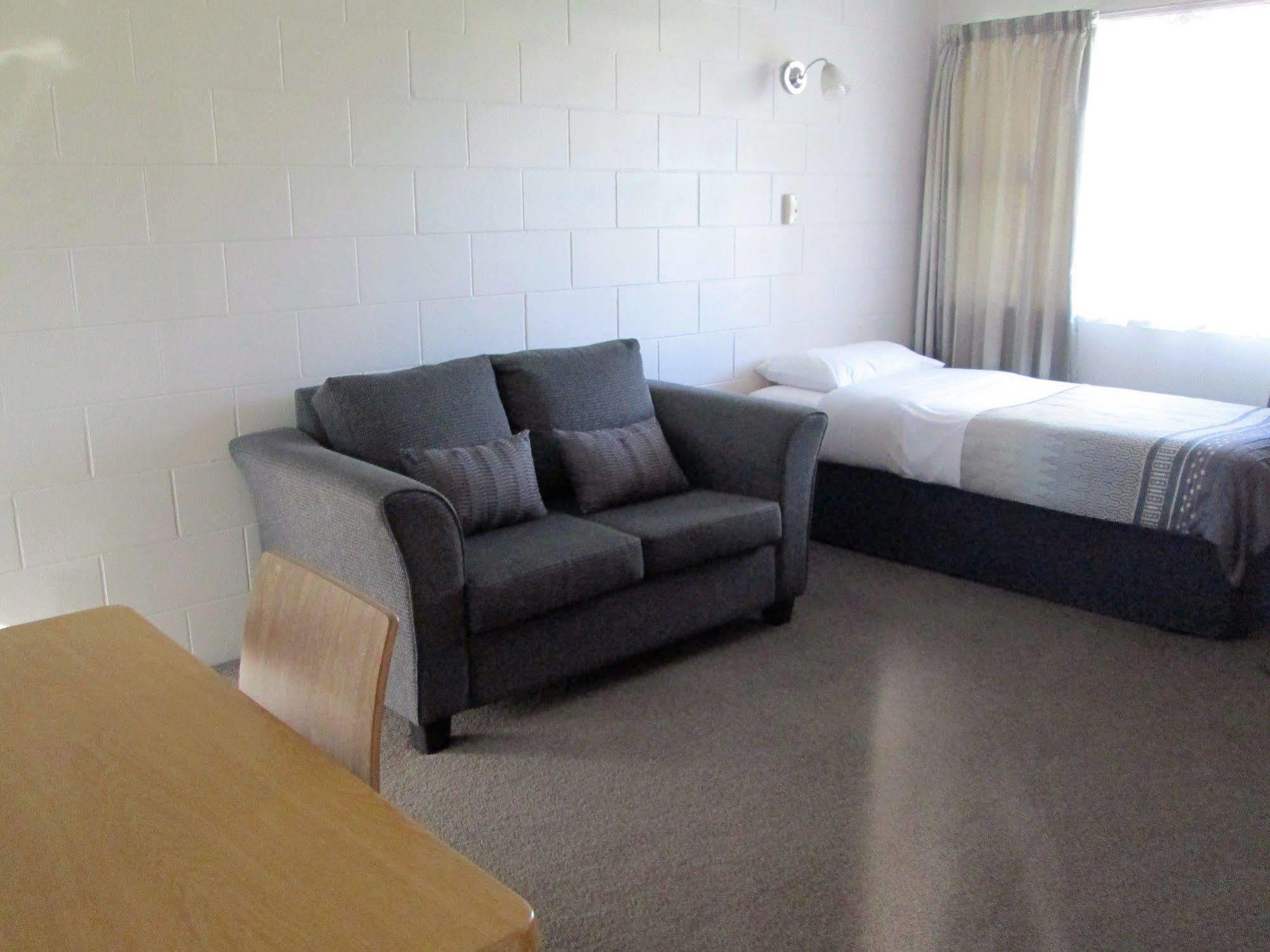 Colonial Motel ปาปาคูรา ภายนอก รูปภาพ