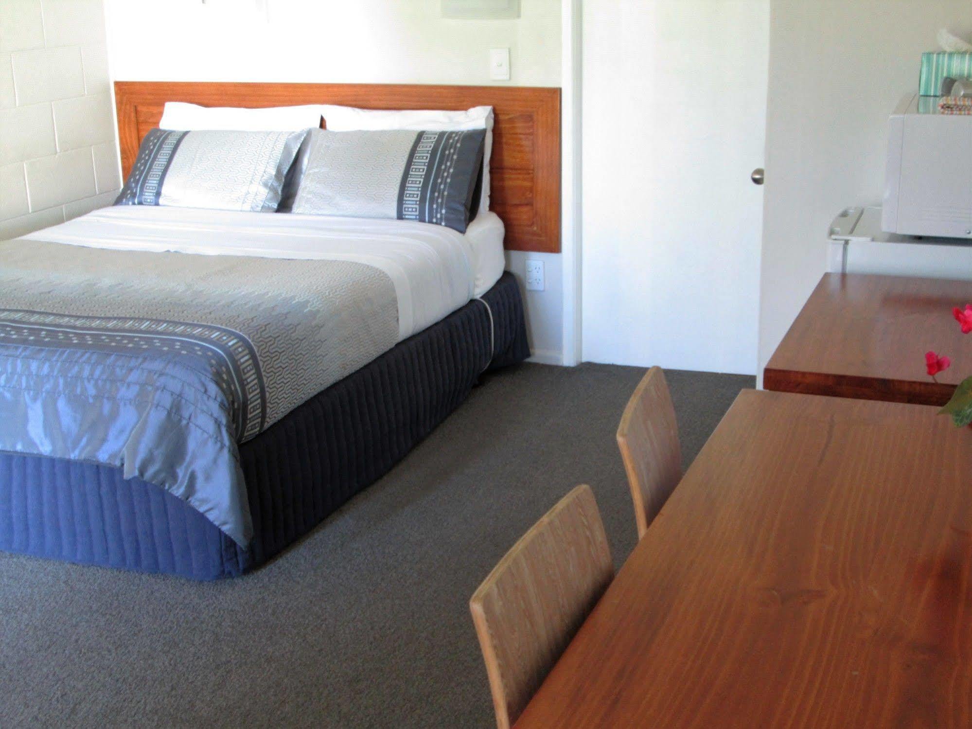 Colonial Motel ปาปาคูรา ภายนอก รูปภาพ