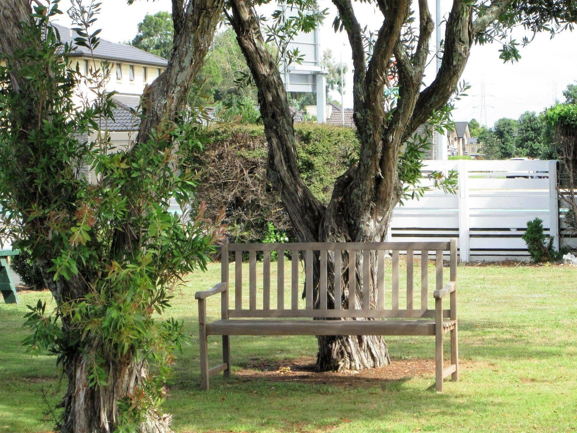 Colonial Motel ปาปาคูรา ภายนอก รูปภาพ