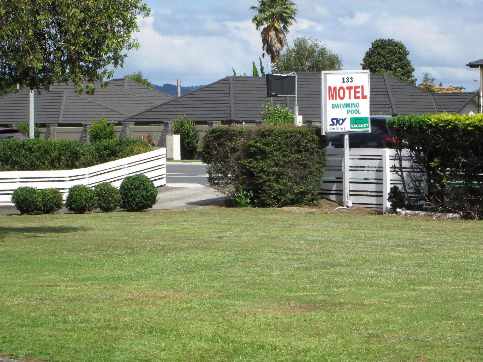 Colonial Motel ปาปาคูรา ภายนอก รูปภาพ